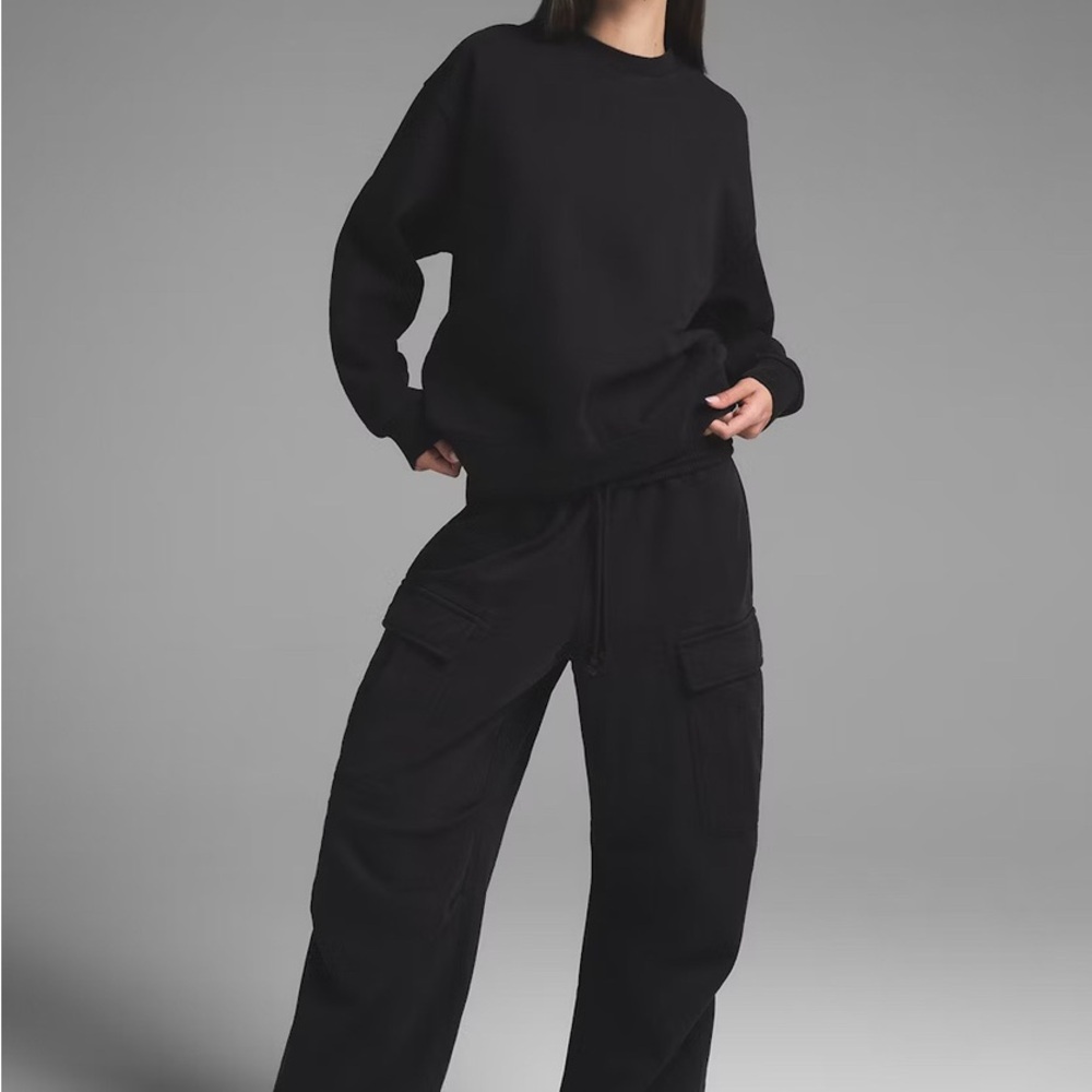 SKIMS Black Sweatshirt Sleek Minimalist Design